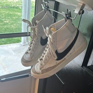 Basically brand new mint condition blazer mid 77